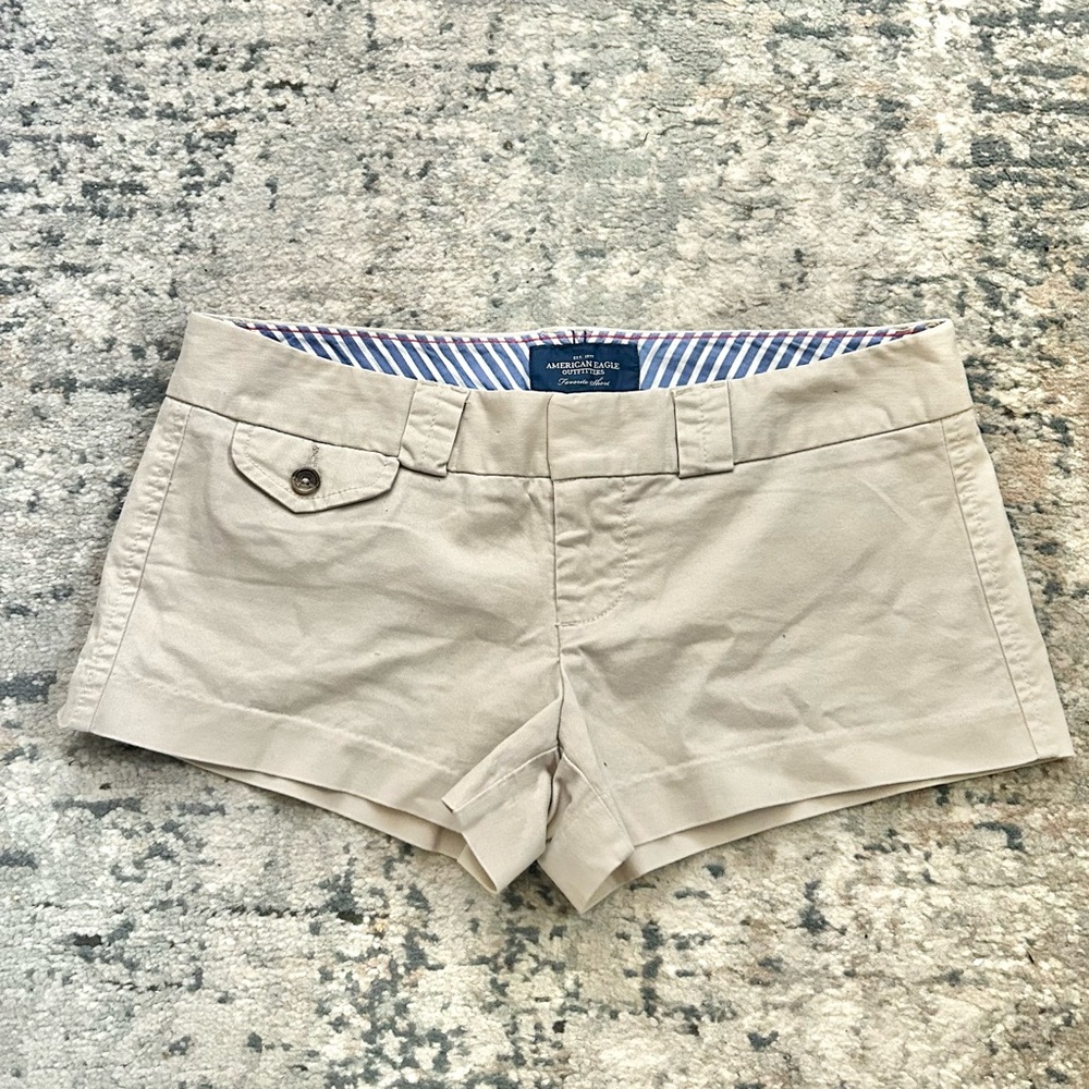 American Eagle Outfitters Tan Cargo Shorts Versatile and Stylish